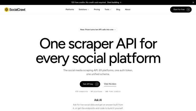 SocialCrawl homepage and unified API proposition.